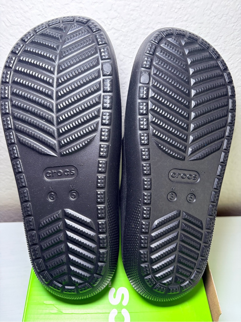 Crocs Classic Sandal v2 Black Men 3/Women 5 New in box with tags. - Picture 8 of 10